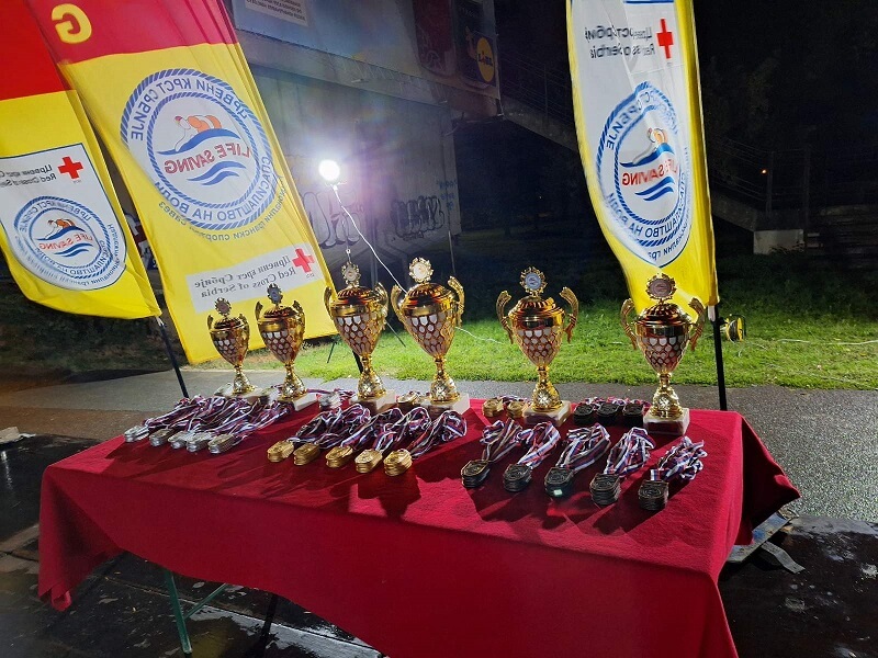 Prvenstvo U Lajf Sejvingu, Pehari